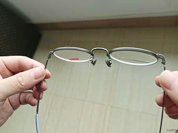 衍诚眼镜框生产厂家的一套镜框护理法
