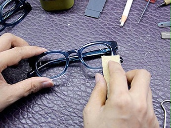 眼镜厂家分享几个你不知道的眼镜危害。